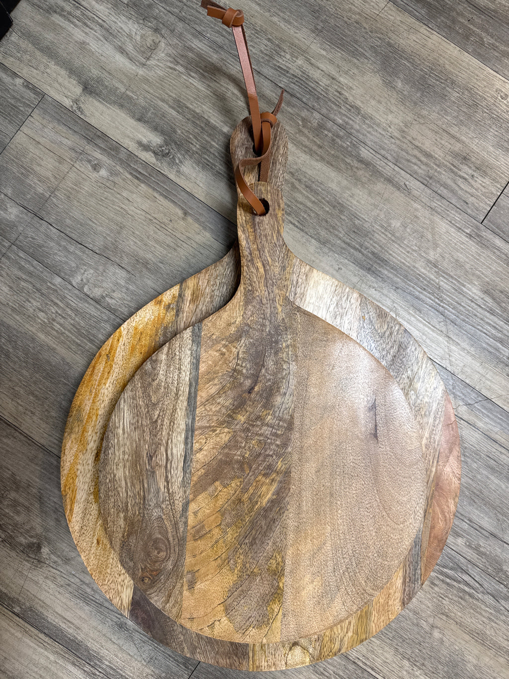 Large Circle Wood Cutting Board w/ Handle