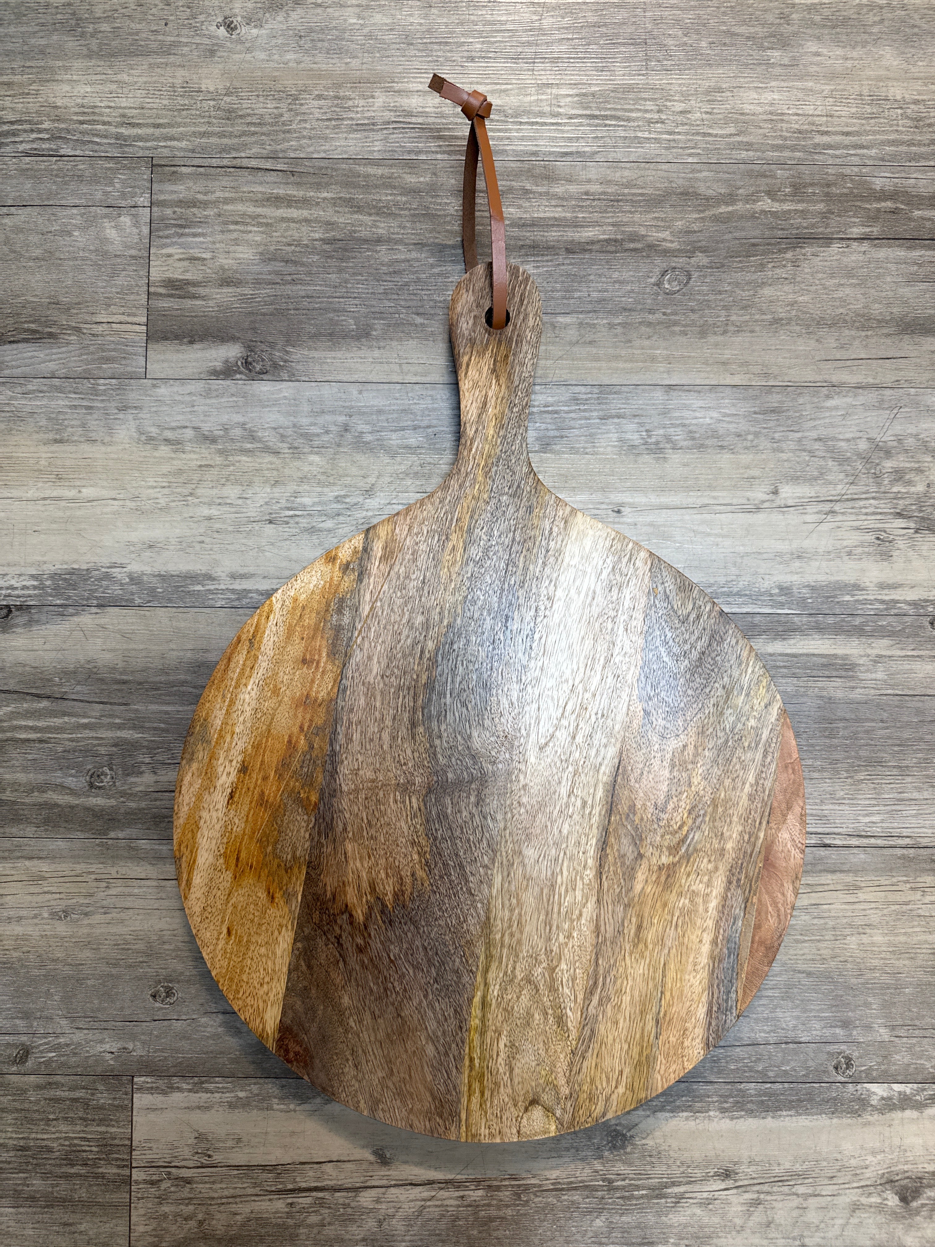 Large Circle Wood Cutting Board w/ Handle