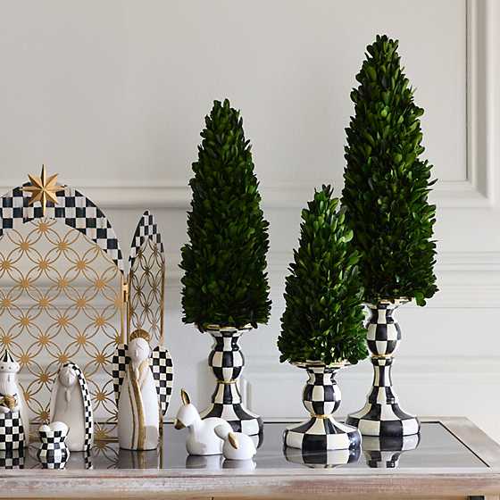 Courtly Check Small Pedestal Boxwood Tree