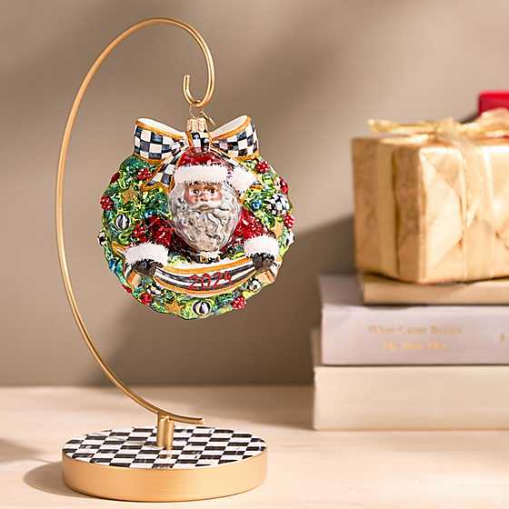 Classic Courtly Ornament Stand