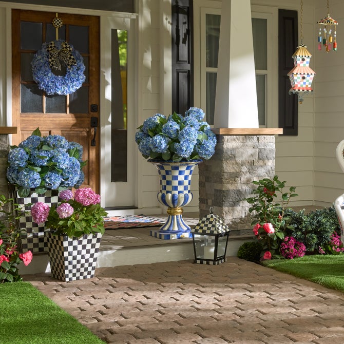 Royal Check Pedestal Urn
