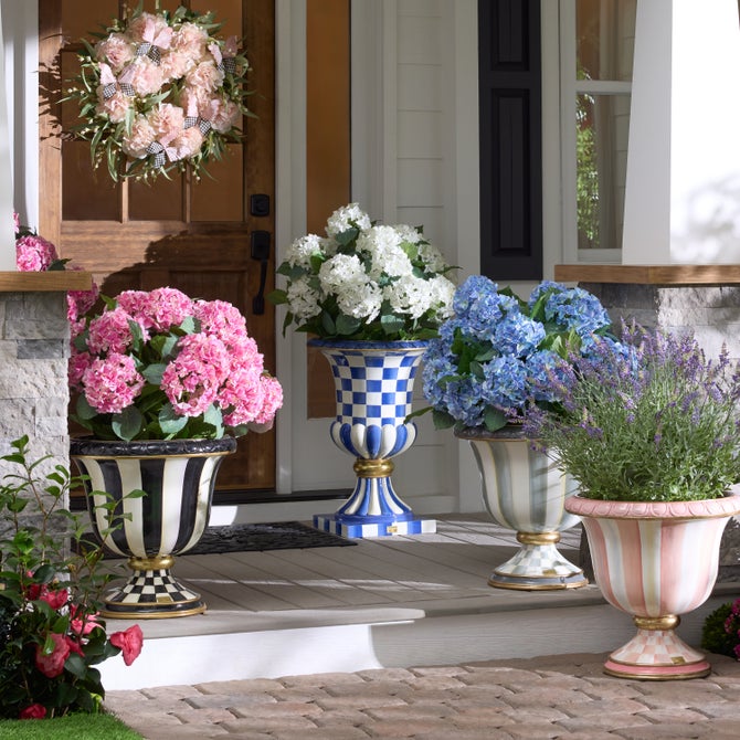 Royal Check Pedestal Urn