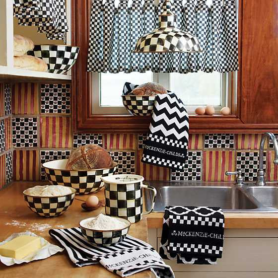 Courtly Check Enamel 7 Cup Measuring Cup