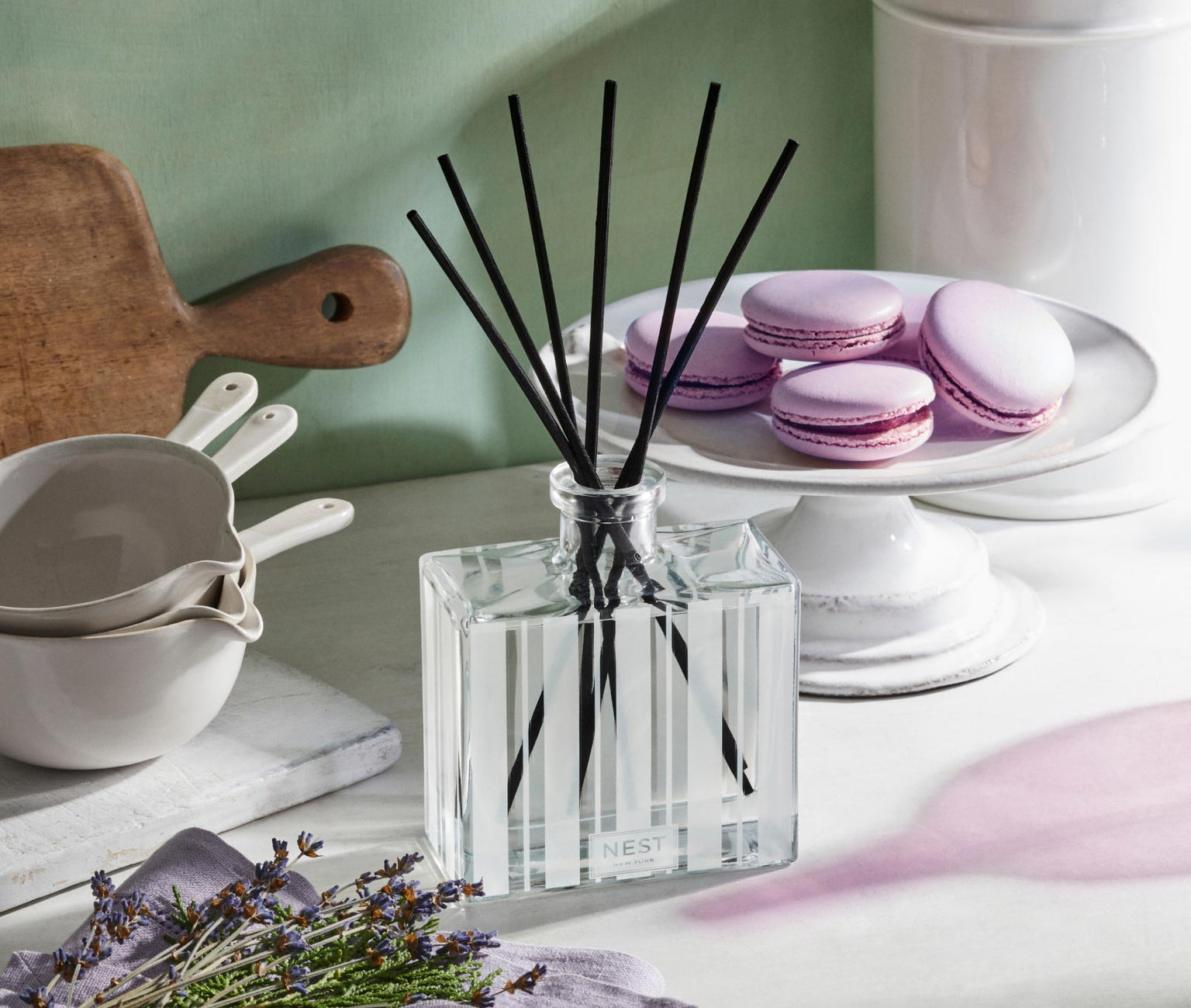 NEST Cedar Leaf & Lavender Reed Diffuser - Thumbnail 4