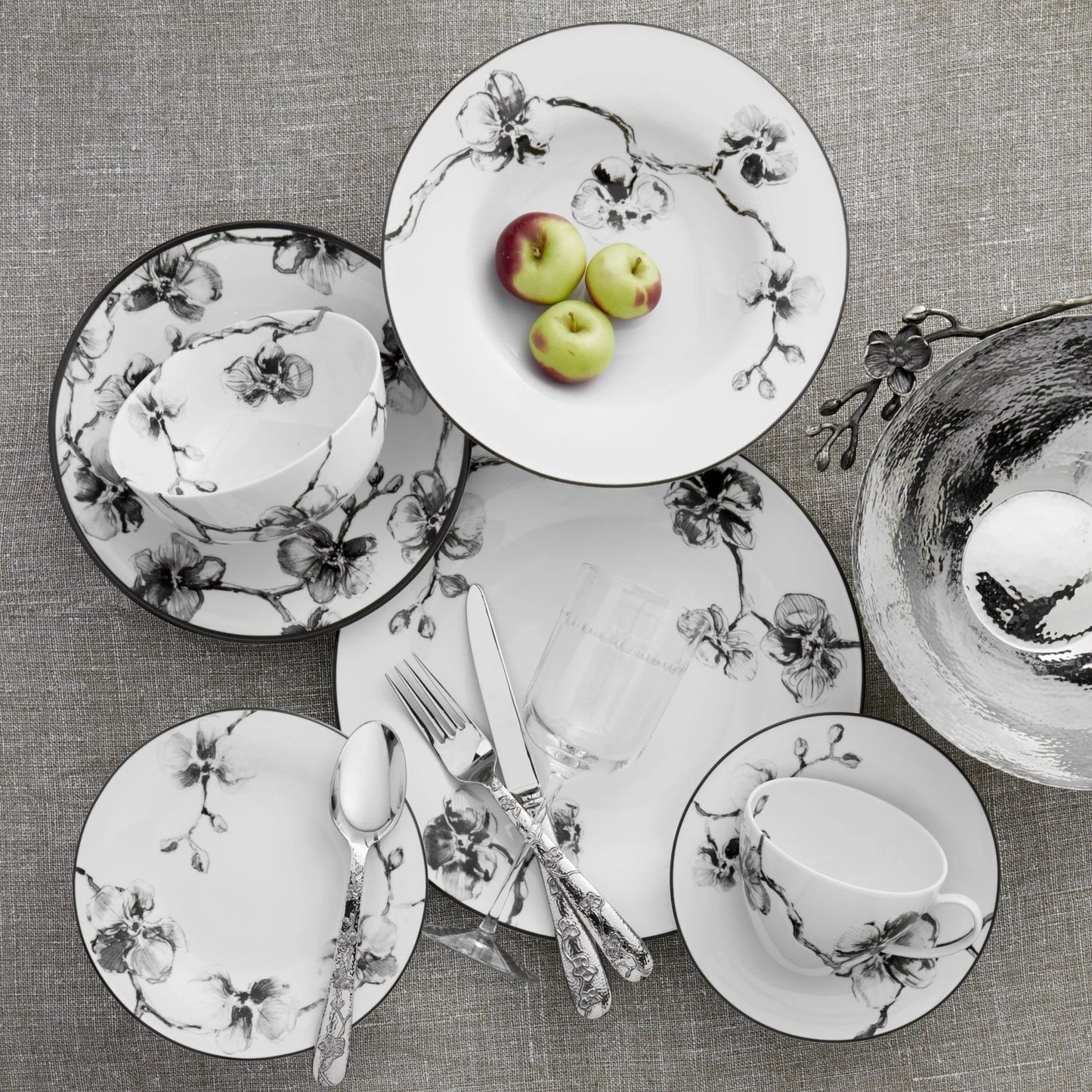 Black Orchid Dinnerware 5 Piece Set