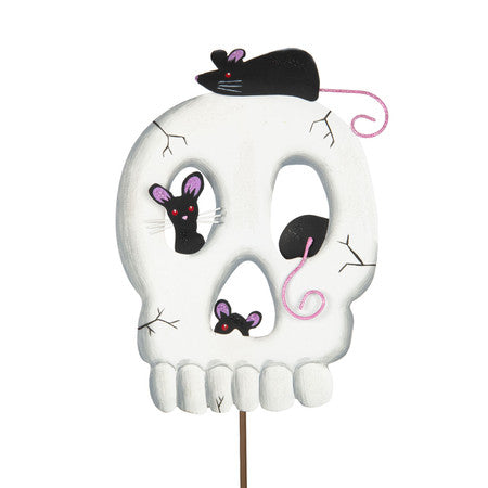 Skeleton with Rats