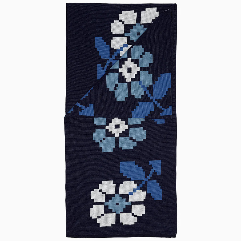 Banhi Lapis Throw